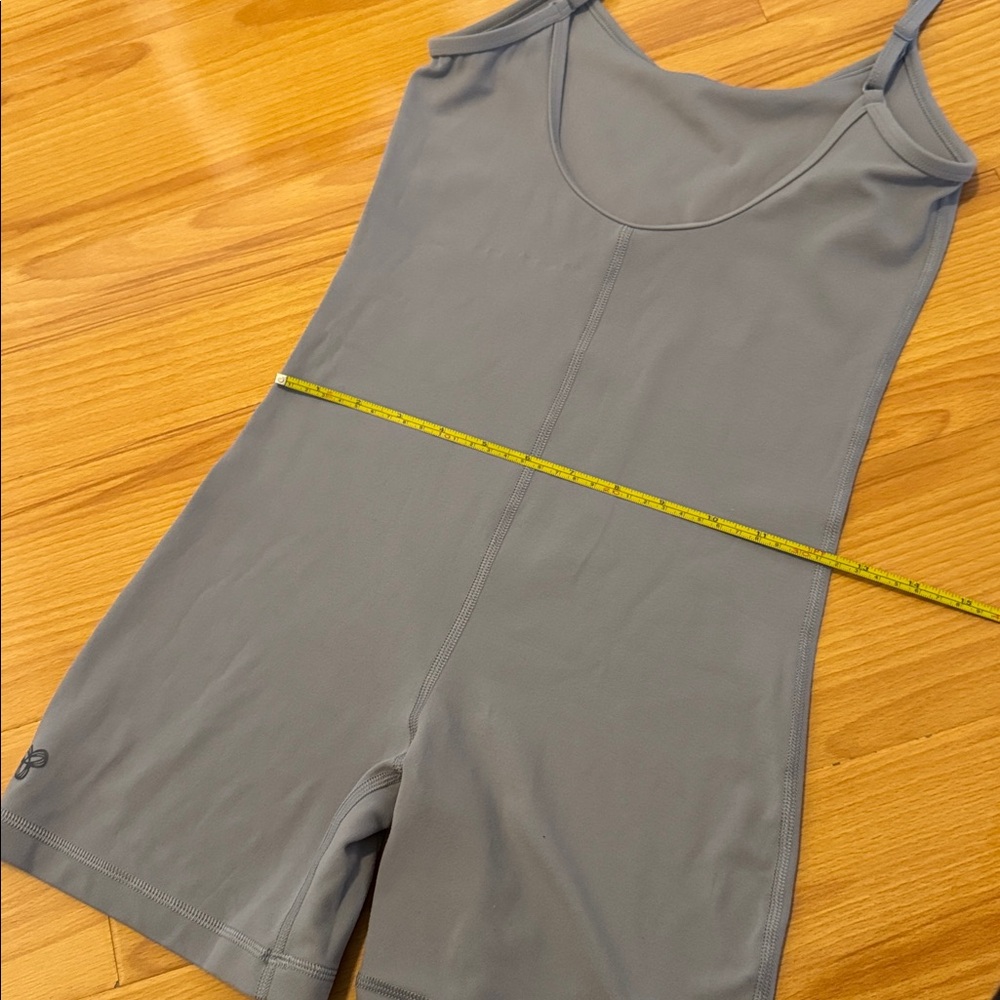 Aritzia TNA action romper/ jumpsuit size S - Picture 4 of 6